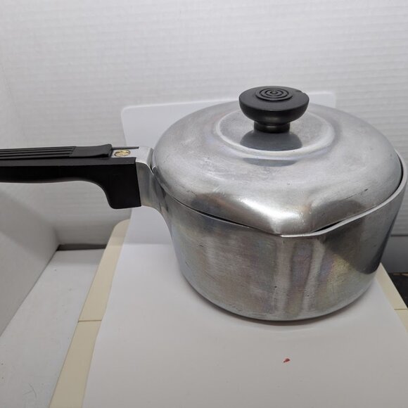 Vintage Wagner Ware Sidney Magnalite double spout 2qt sauce pot 4682M - Picture 1 of 8